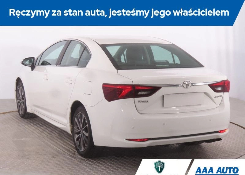 Toyota Avensis cena 53000 przebieg: 156404, rok produkcji 2015 z Staszów małe 191